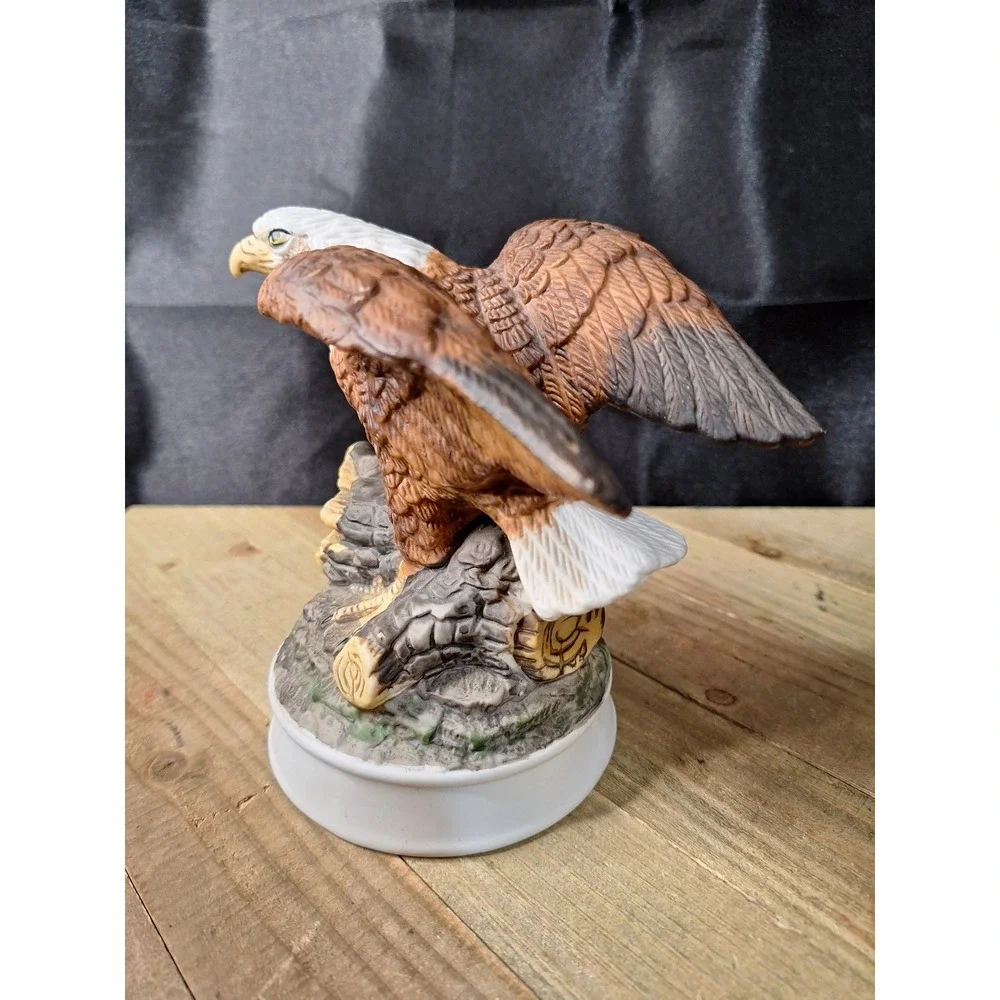 Royal Heritage Americana - Birds in Flight - Bald Eagle Figurine Limited Series